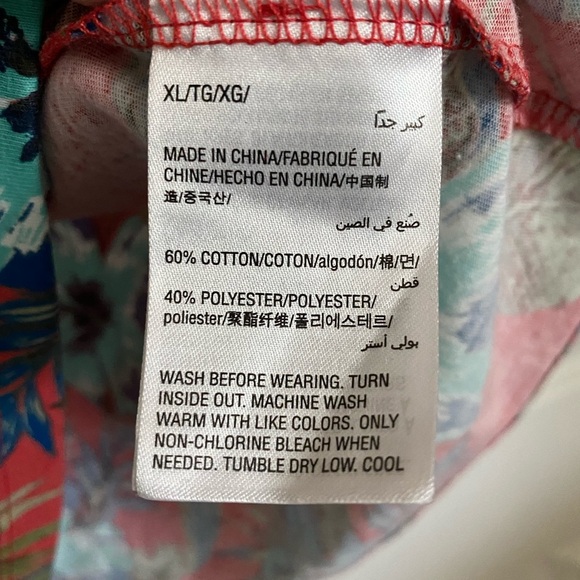 EPIC THREADS red shirt with blue florals🕺🏻 - Picture 4 of 5